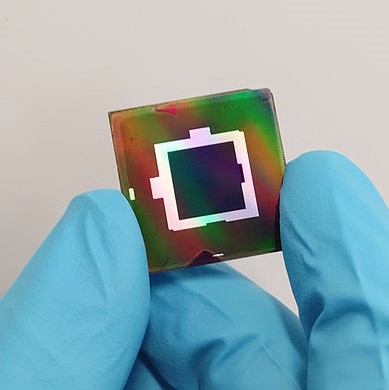 Nanotextured perovskite/silicon tandem solar cell