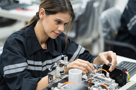 Mechatroniker*in / Elektroniker*in fr Betriebstechnik
