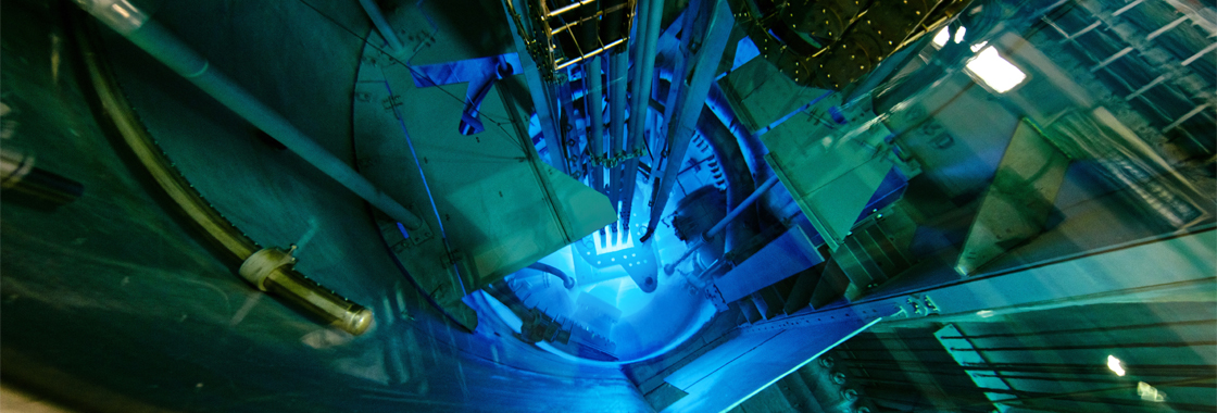 Reaktorbecken BER II mit Kern, © HZB / B. Ludewig