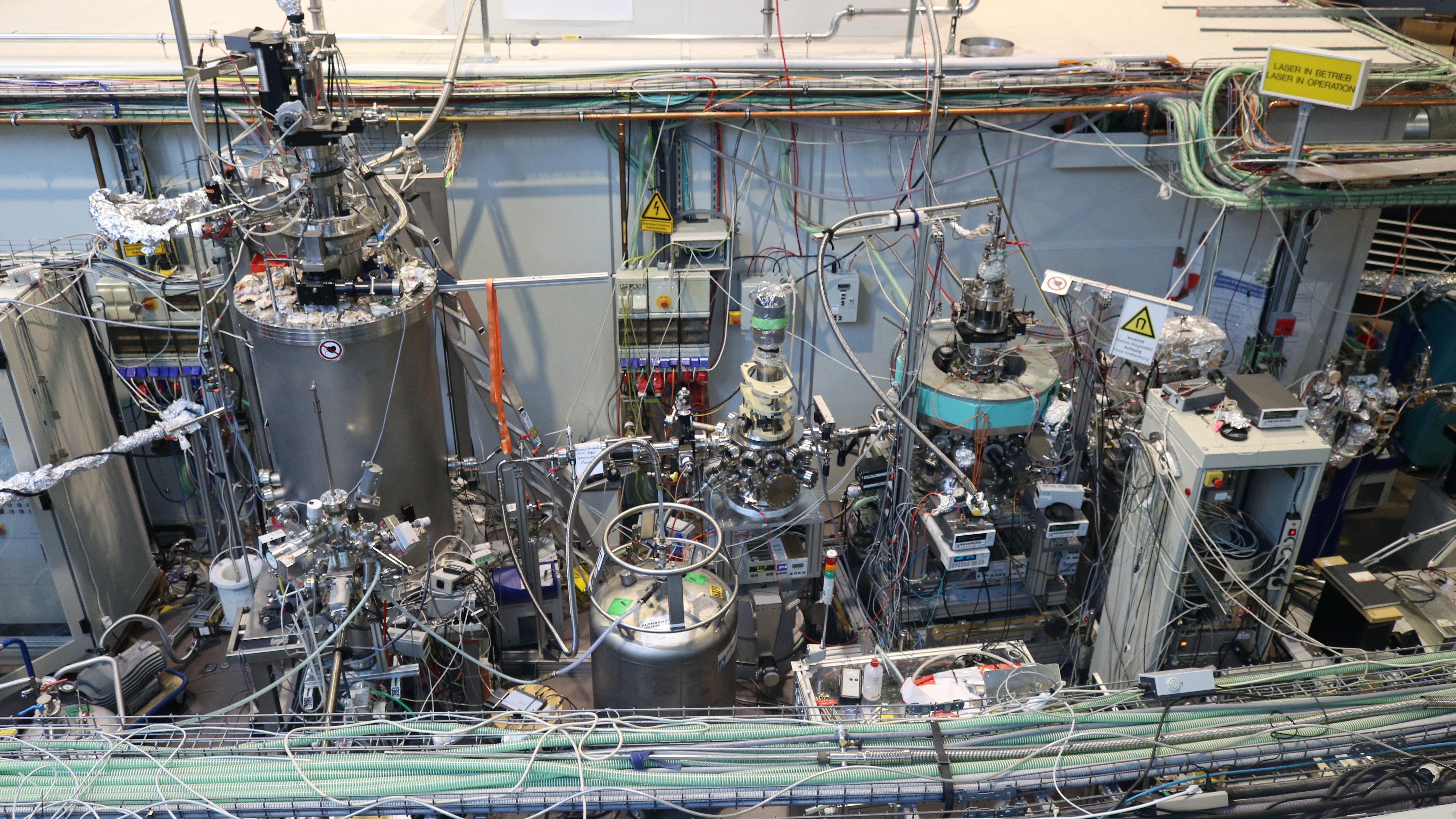High-Field and XUV Diffractometer at the UE46 PGM-1 beamline.