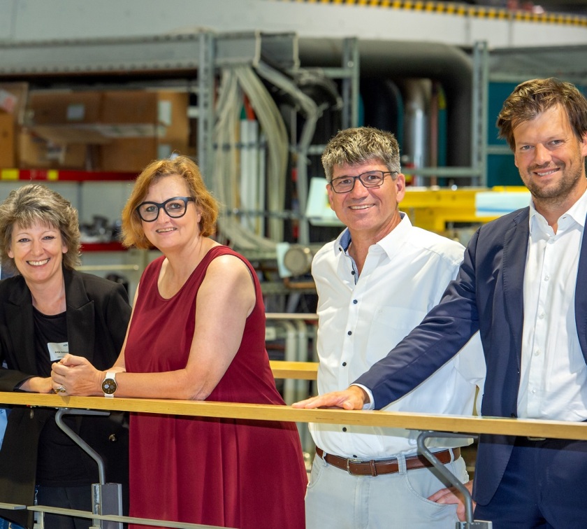 During her summer tour, the Senator also visited BESSY II light source. From left to right: A,.Vollmer (spokeswoman for the BESSY II), I. Czyborra (Senator for Science), B. Rech (Scientific Director) and H. Marx (State Secretary for Science).