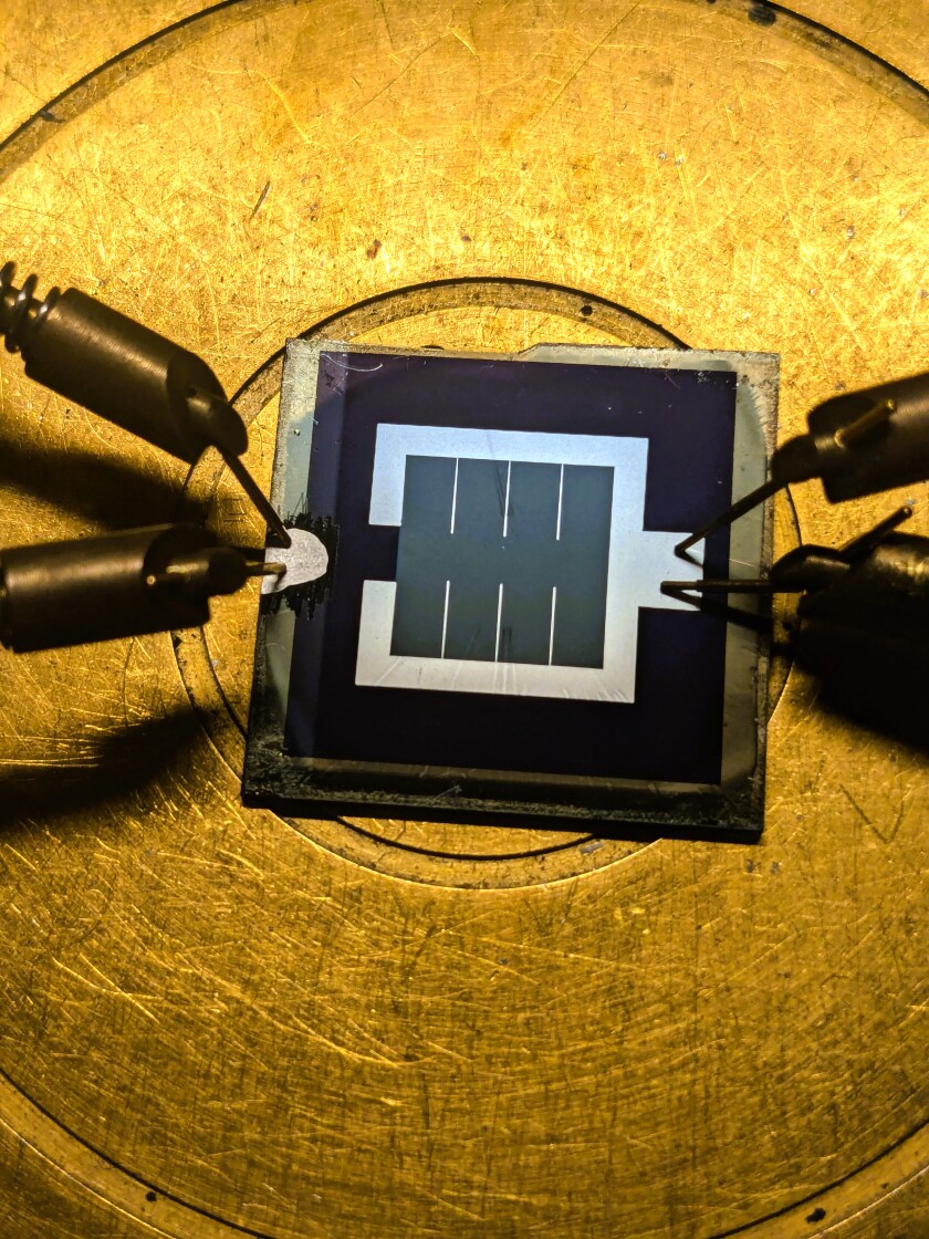 The tandem cell consists of a combination of CIGS and perovskite and achieves a certified record efficiency of 24.6%.